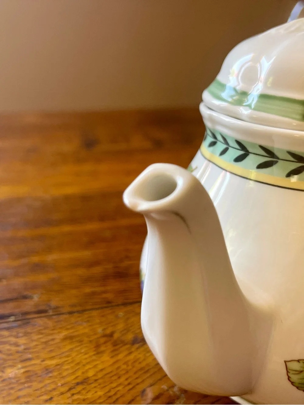 Villeroy & Boch French Garden Ceramic Fruit Teapot in White, Yellow & Green